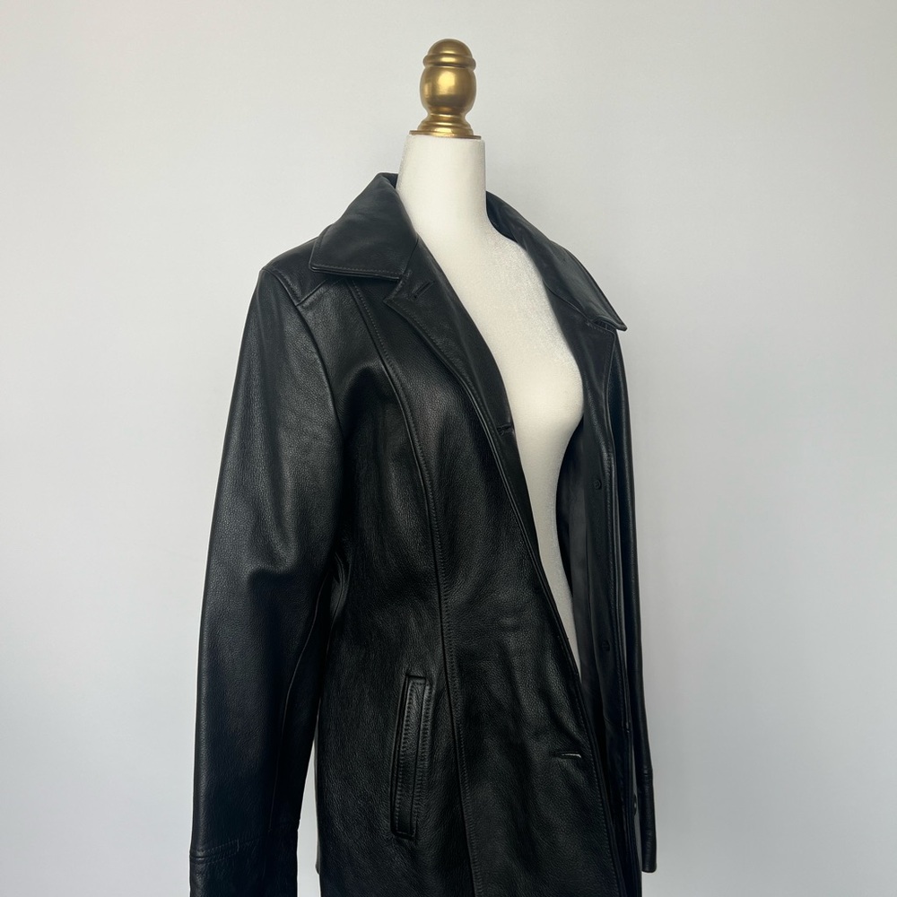 Elegant Black Women's or Mens Leather Coat Danier with removable lining